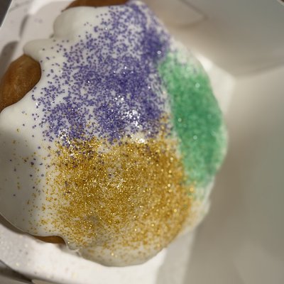 Strawberry & Cream Cheese King Cake Mini (8in)