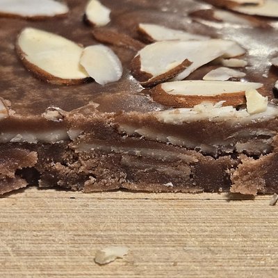 Almond 