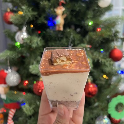 Snickers Cheesecake Shooters