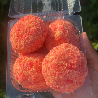 Strawberry Crunch Cheesecake Balls 