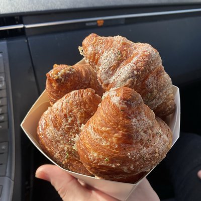 6 Mini Garlic Croissants 