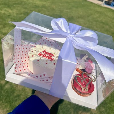 4” Cake + 2 Cupcakes