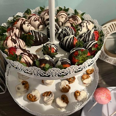 Dozen Milk Chocolate Covered Strawberries- Plain