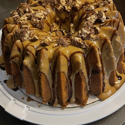 Snickers Pound a Cake