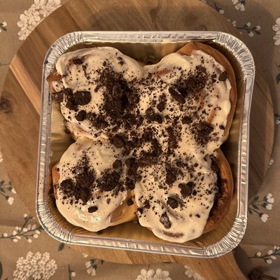 Cookies And Cream Cinnamon Rolls