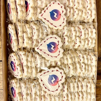 12 Sugar Cookies With Company Logo