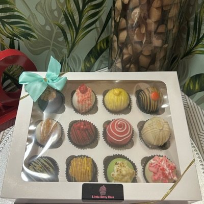 Cake Truffles                                     1 Dozen - 12 Flavors