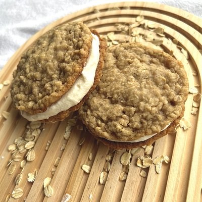 Whoopie Pie/Oatmeal Cream Cookie