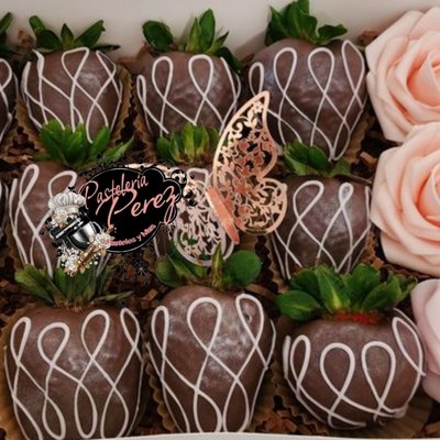 Fresas Cubiertas De Chocolate / Chocolate Covered Strawberries 