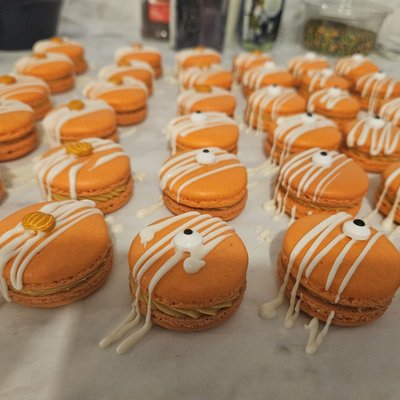 Pumpkin spice macarons, dozen 