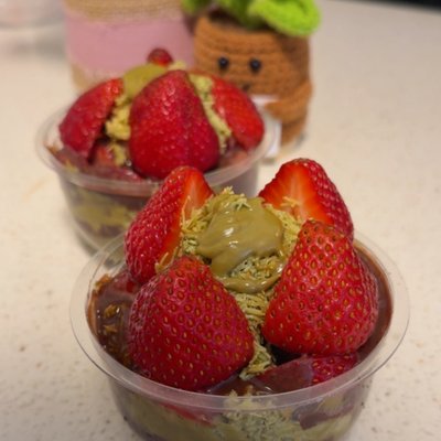 9oz Dubai Chocolate Strawberry Cup (Pistachio)