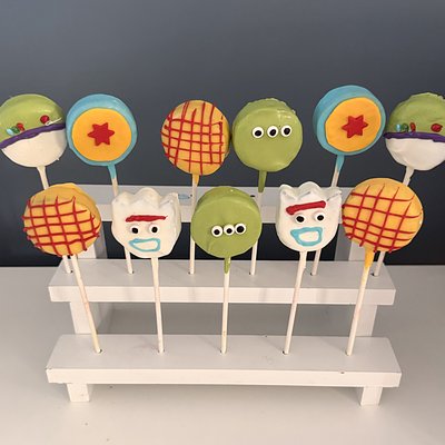 You Story Cake Pops 