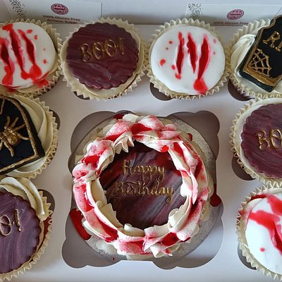 Mini 4" Cake With 8 Cupcakes