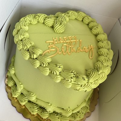 9” Heart Cake (15/20 People)