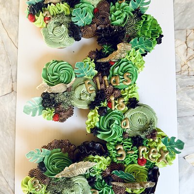 Custom SINGLE Digit Pull Apart Cupcake Cake 