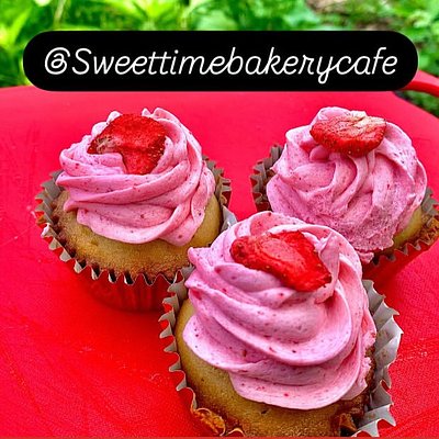 Very Berry Strawberry Cupcakes