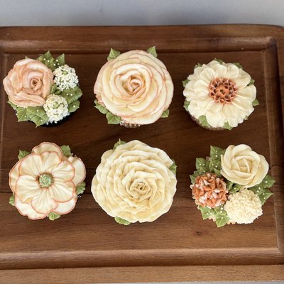 12 Cupcakes - Floral Color/decor Of Your Choice