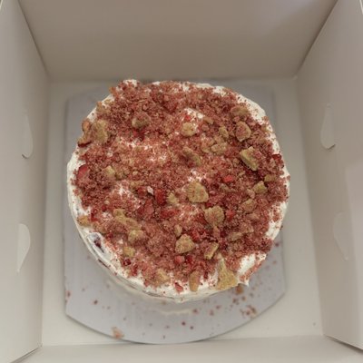 Small Strawberry Crunch Cake 
