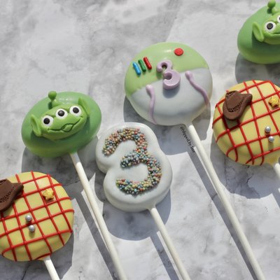 Custom Cake Pops