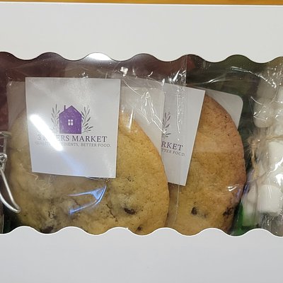 Double Serving Cocoa And Chocolate Chip Cookies