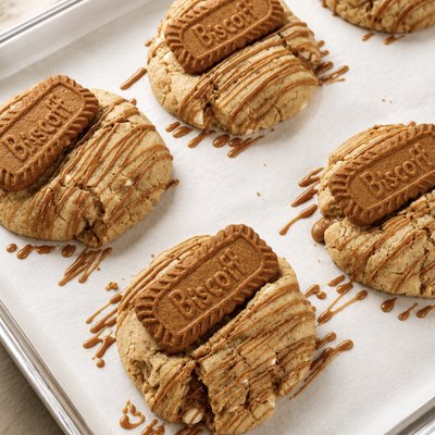 Stuffed Biscoff Gourmet Cookie