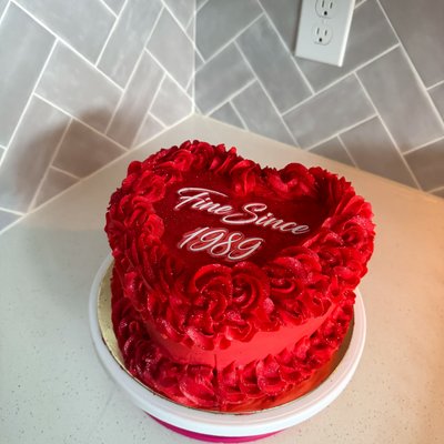 Simple 8 Inch Heart/Circle Cake 