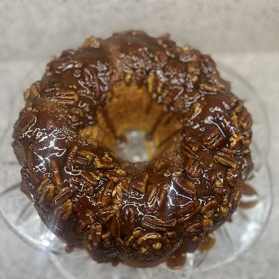 Sticky Bun Pound Cake 
