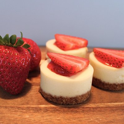 Mini Cheesecakes (Strawberry) 