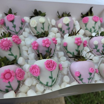 Flowers Chocolate Strawberry 