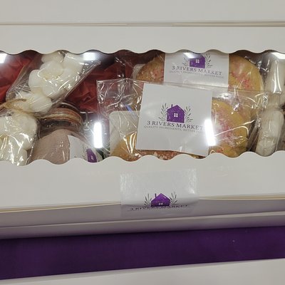 Double Serving Hot Cocoa And Candy Cane Cookies