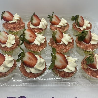 Strawberry Crunch Cupcakes