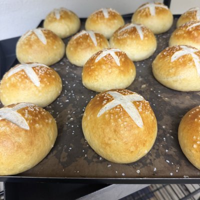 Pretzel Bread Hamburger Buns (4)