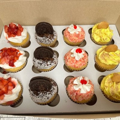 Multi-flavored Cupcake Dual ( Strawberry, Oreo, Strawberry Crunch, And Banana Pudding)