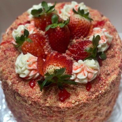 Strawberry Crunch Strawberry Cake 