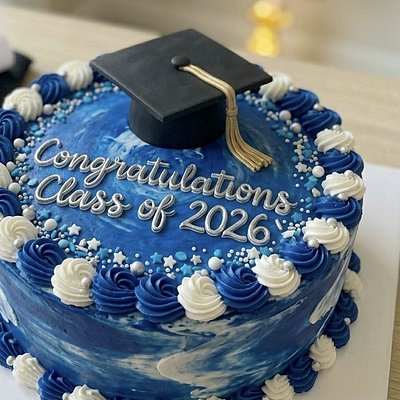 8” Graduation Cake 🎉🍾