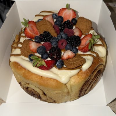 8” Cinnamon Roll Cakes