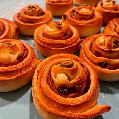 Rolls de Pan de Jamón con Queso Crema x 10