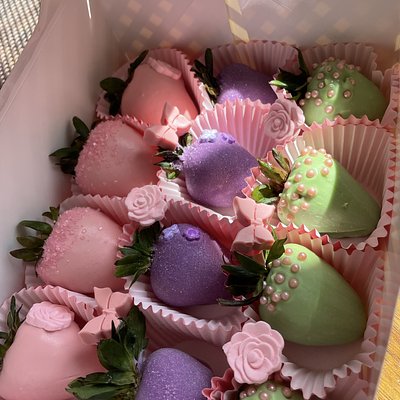 Chocolate Covered Strawberry Dozen