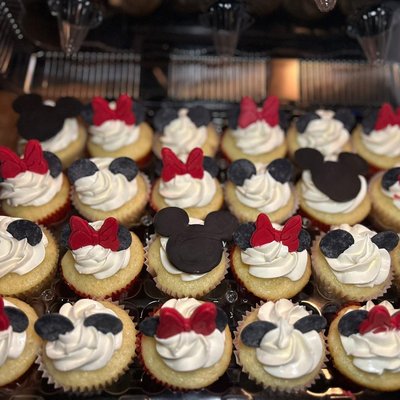 2 Dozen(24) Cupcakes 