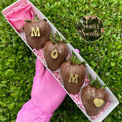 “MOM” Strawberries 