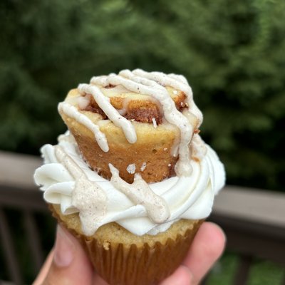 12 Gourmet Cupcakes