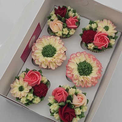 6 Cupcakes