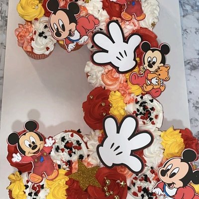 6"Cake w/ 24ct. Pullapart Cupcakes