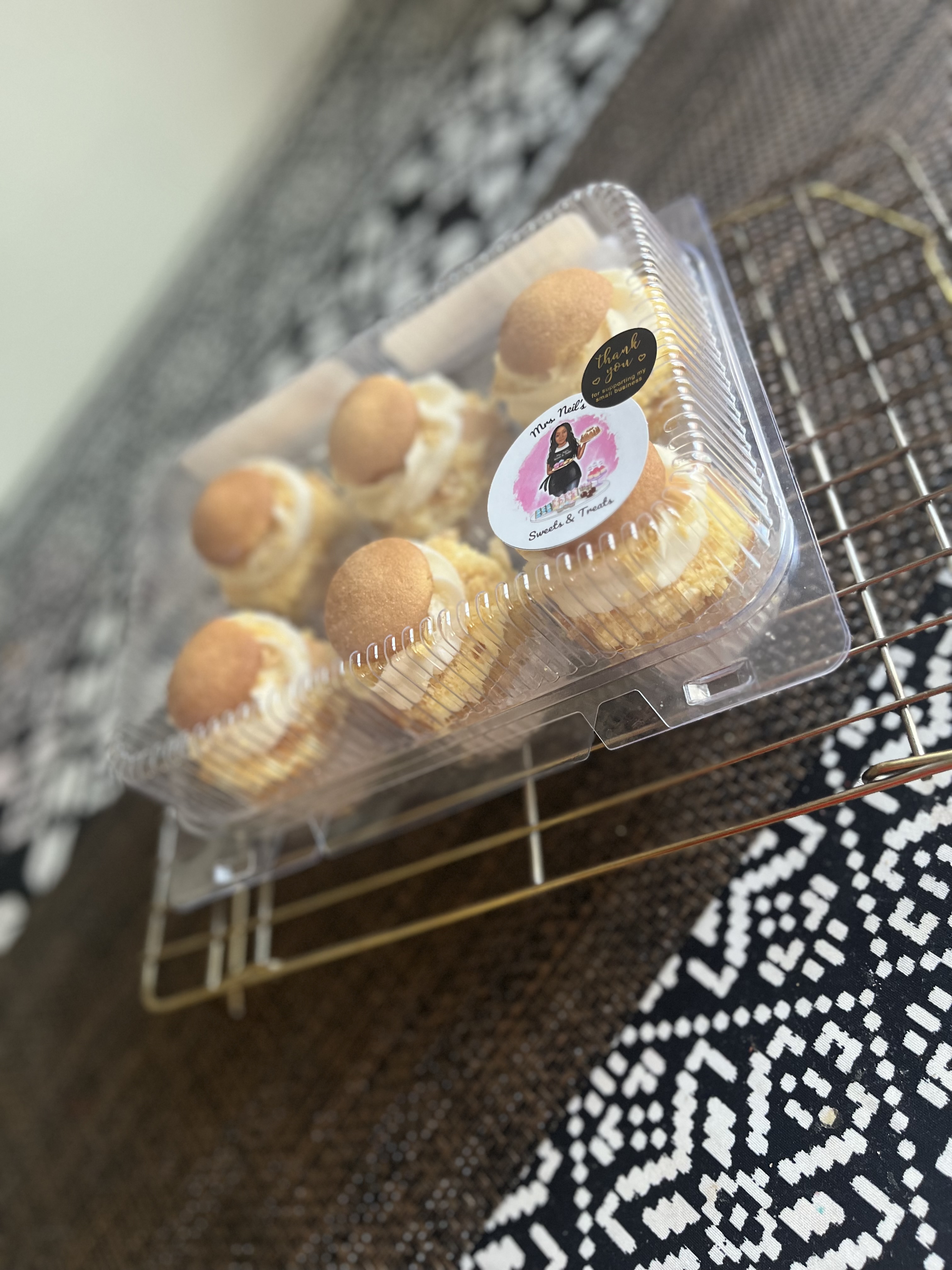Banana Pudding Cupcakes 1/2 Dozen