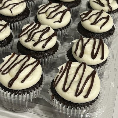 Dark Chocolate Ganache Stuffed Cupcakes