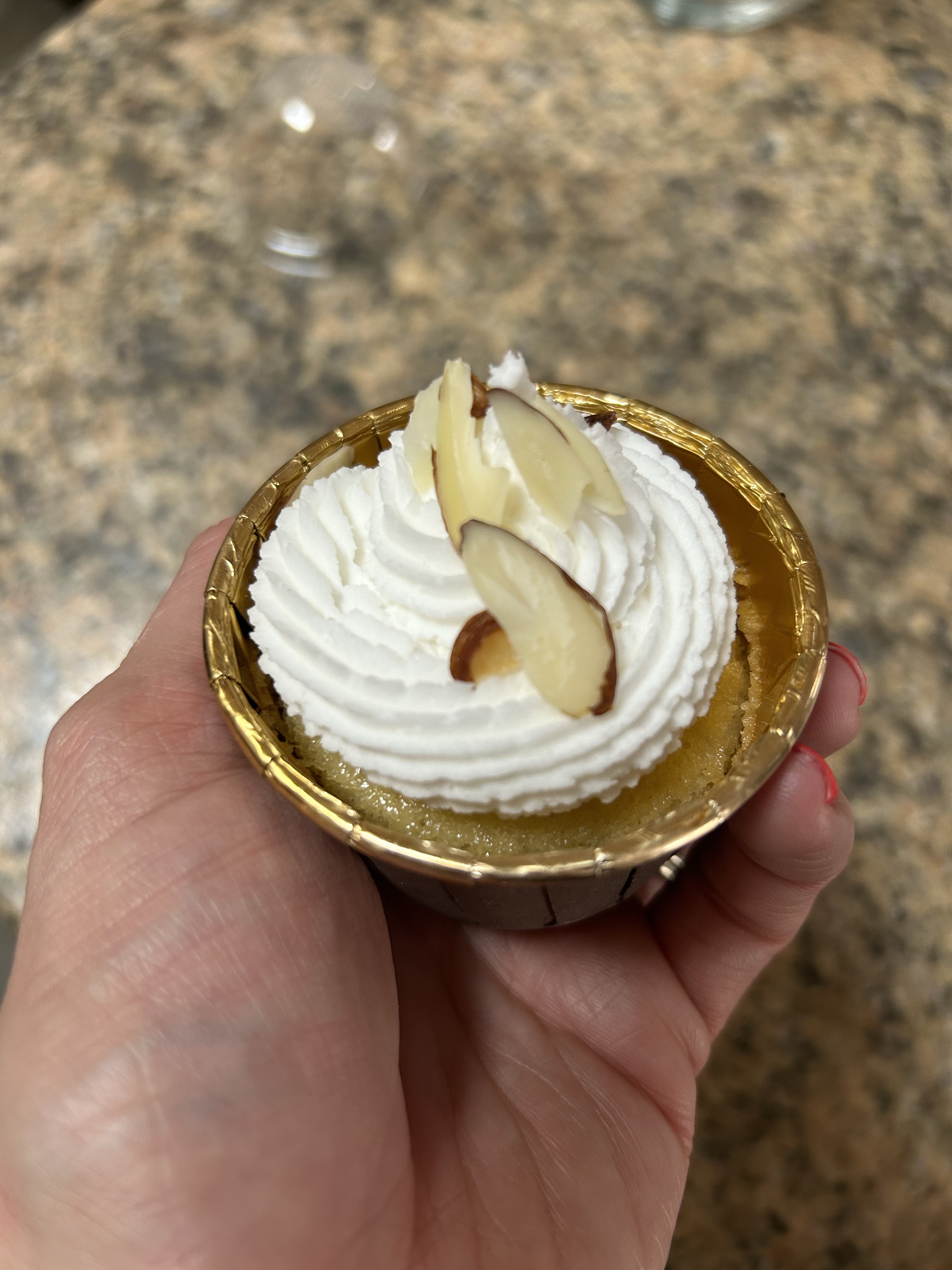 Soaked Almond Cupcakes (32 Pcs) With Mini Personal Spoon