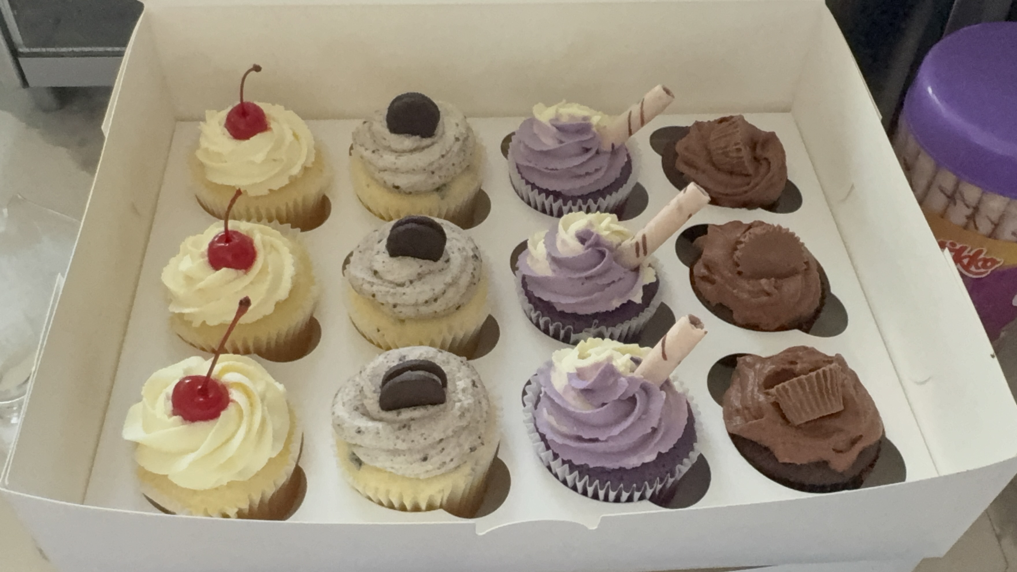 1 Dozen Cupcakes 