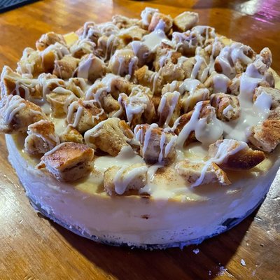 Cinnamon Roll Cheesecake