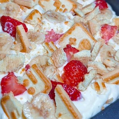 Strawberry Banana Pudding | Chessman Cookies