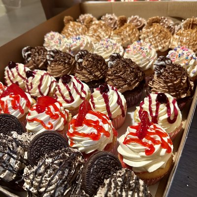 Gourmet Cupcakes Standard Size 6-Pack